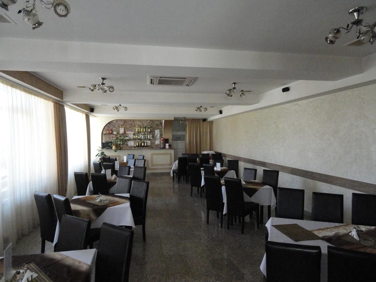 Отель Pensiune Restaurant Avangarde Питешти-8